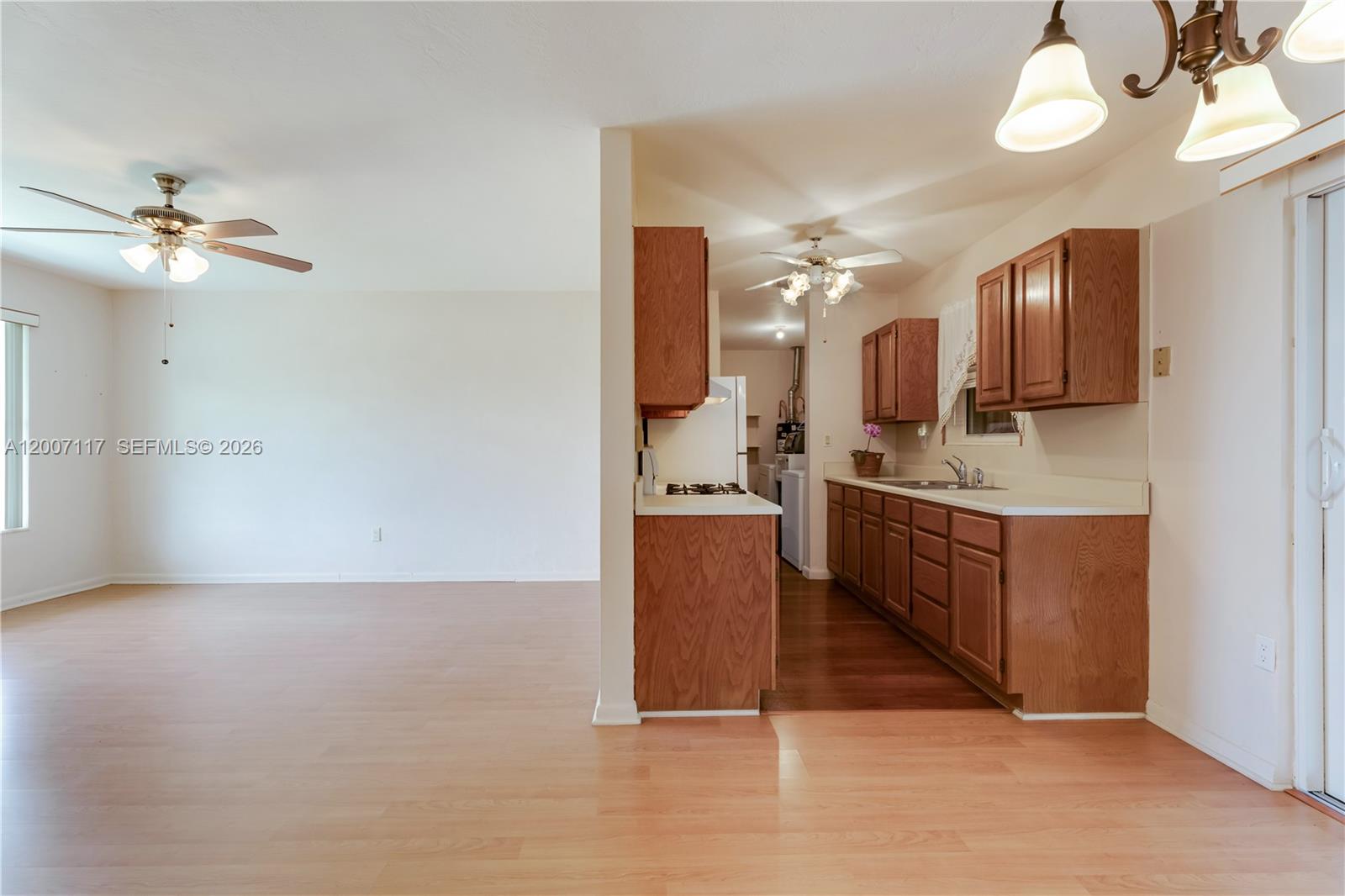 PINE TREE MANOR SEC 3 - Residential