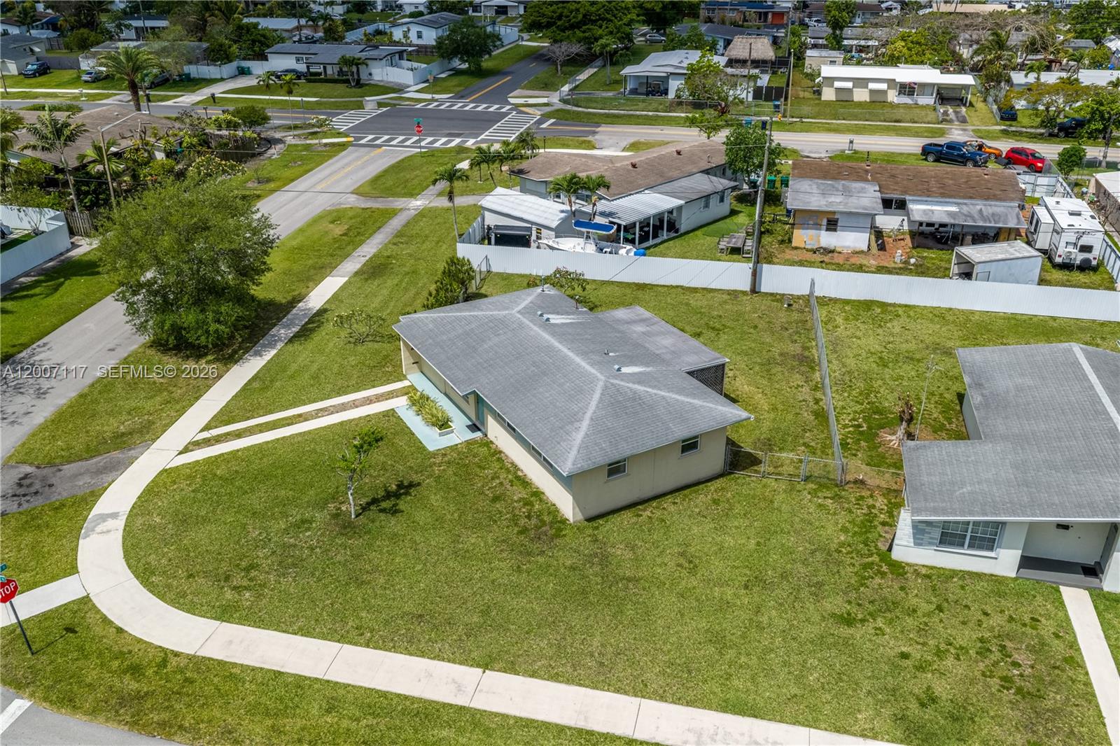 PINE TREE MANOR SEC 3 - Residential