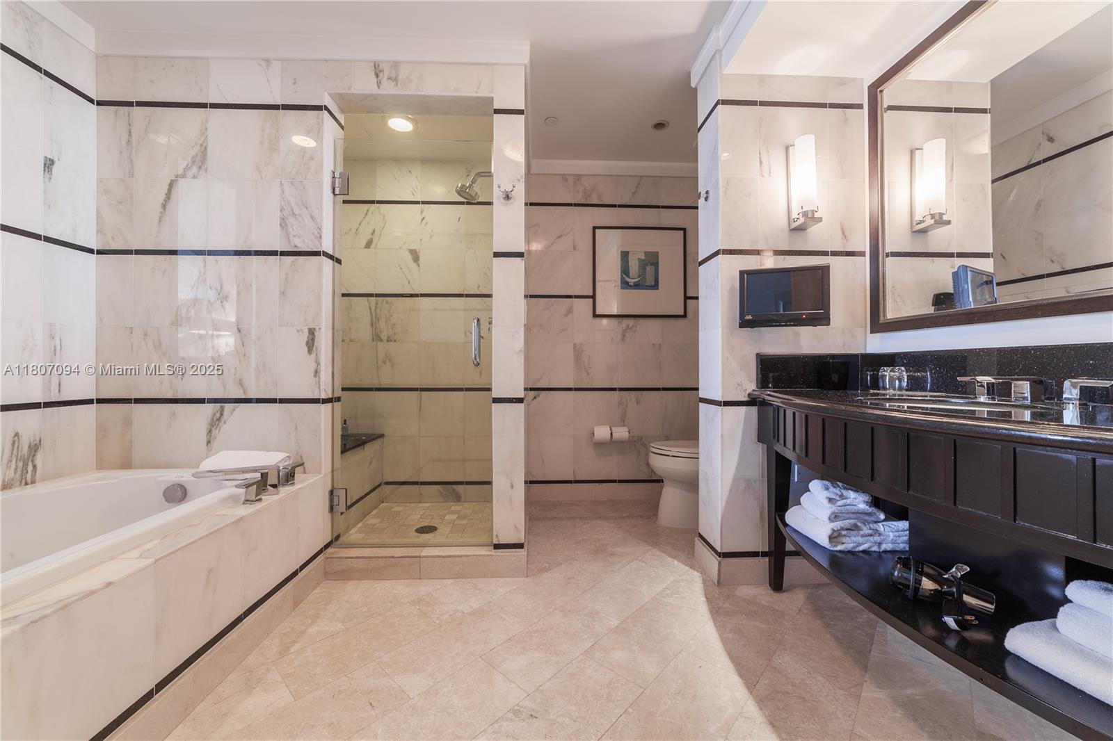 FONTAINEBLEAU III OCEAN C - Residential