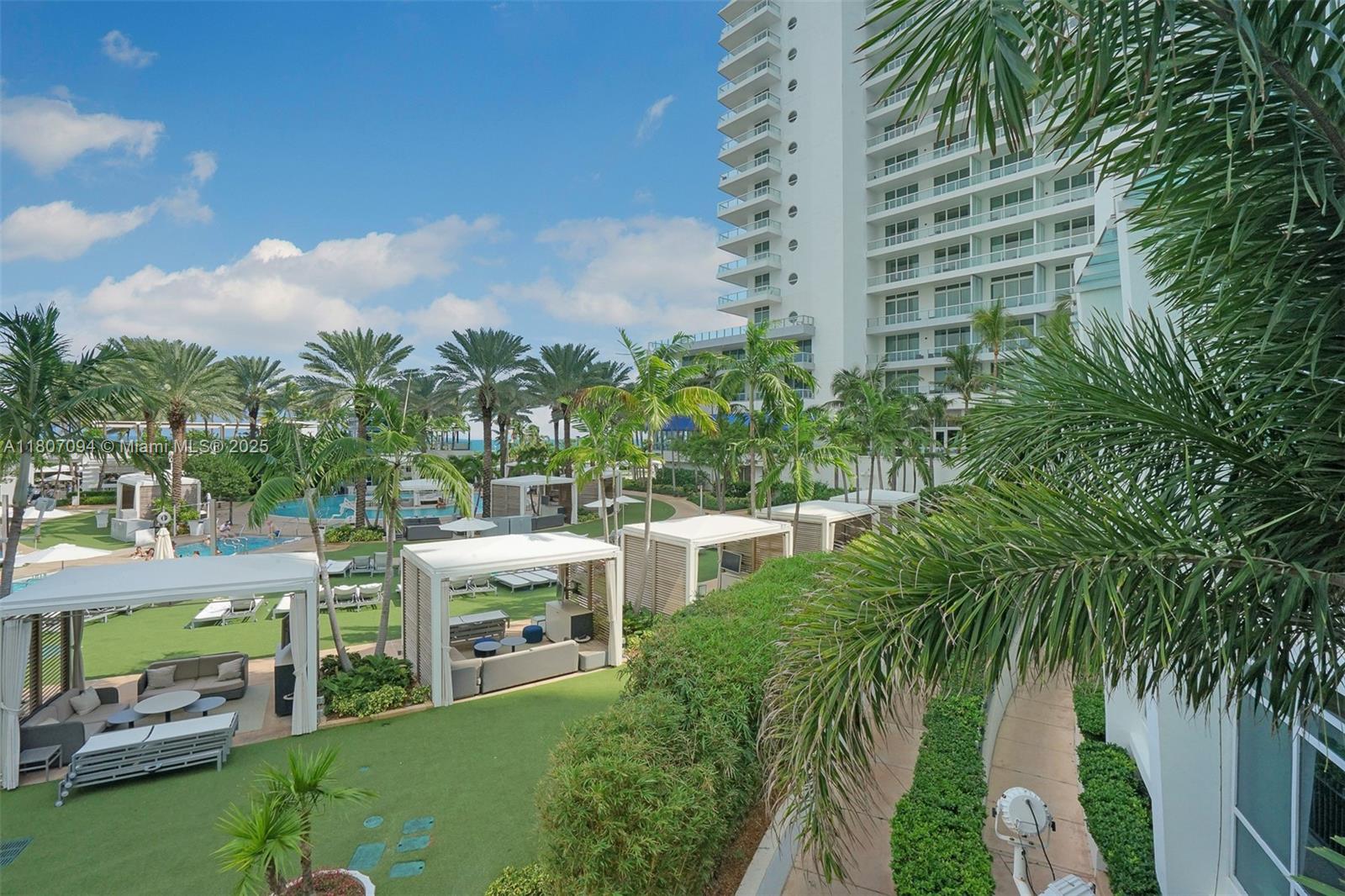 FONTAINEBLEAU III OCEAN C - Residential
