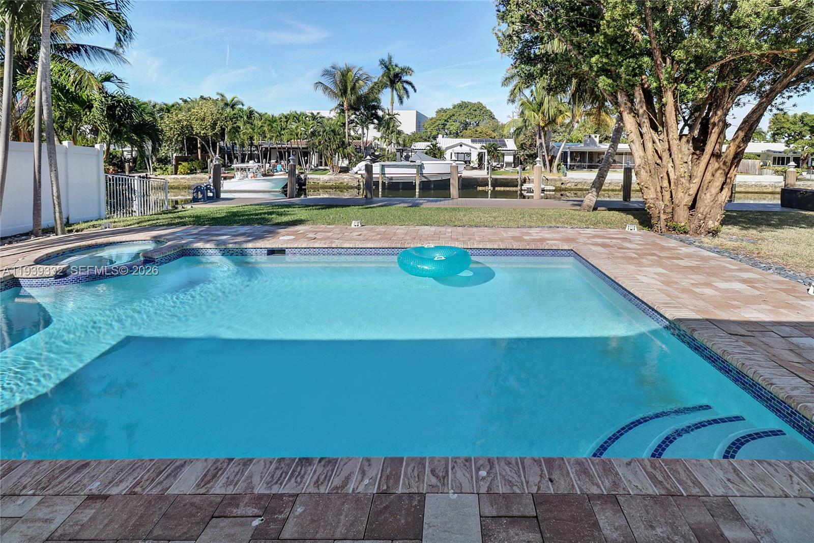 LAUDER GATE ISLES - Residential Lease