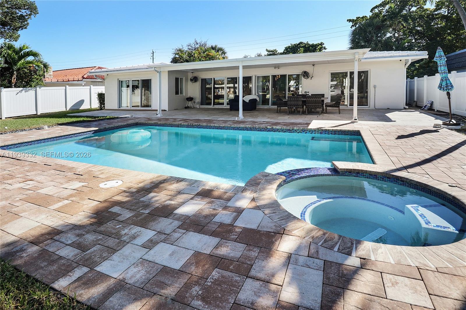 LAUDER GATE ISLES - Residential Lease