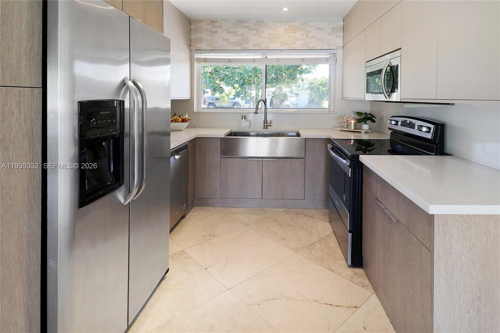 LAUDER GATE ISLES - Residential Lease