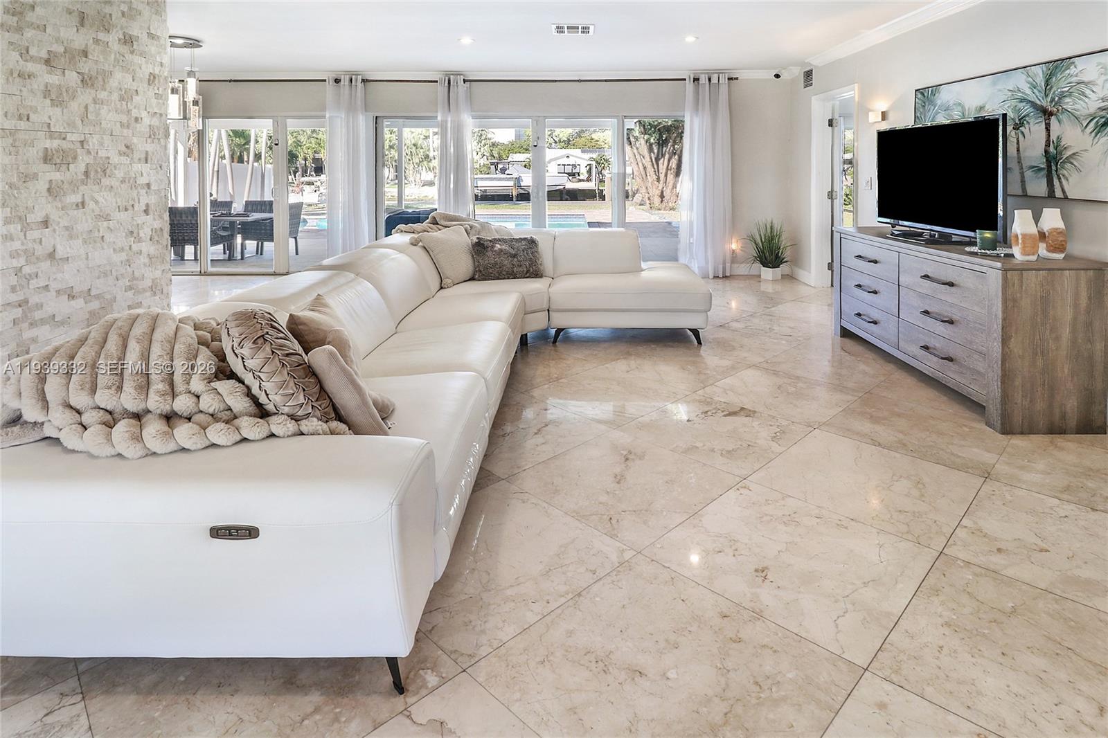 LAUDER GATE ISLES - Residential Lease