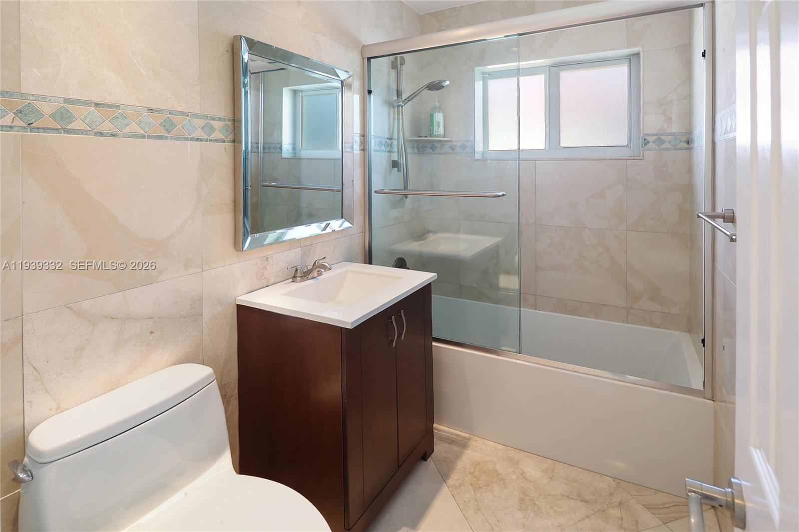 LAUDER GATE ISLES - Residential Lease