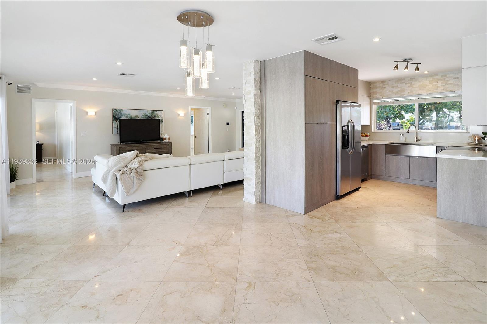 LAUDER GATE ISLES - Residential Lease