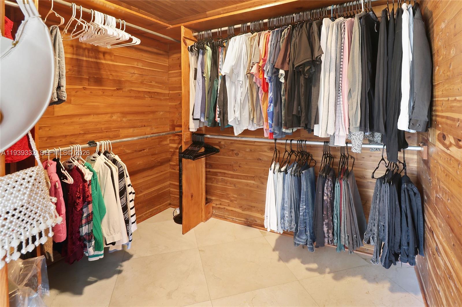 LAUDER GATE ISLES - Residential Lease