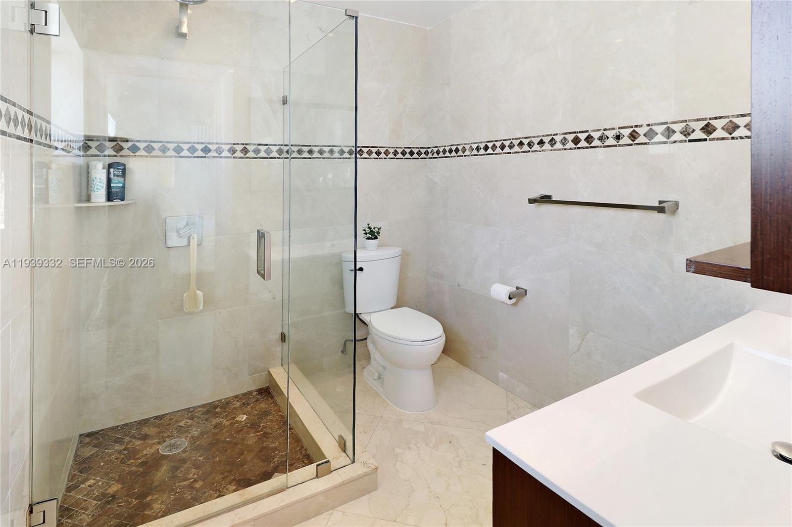 LAUDER GATE ISLES - Residential Lease