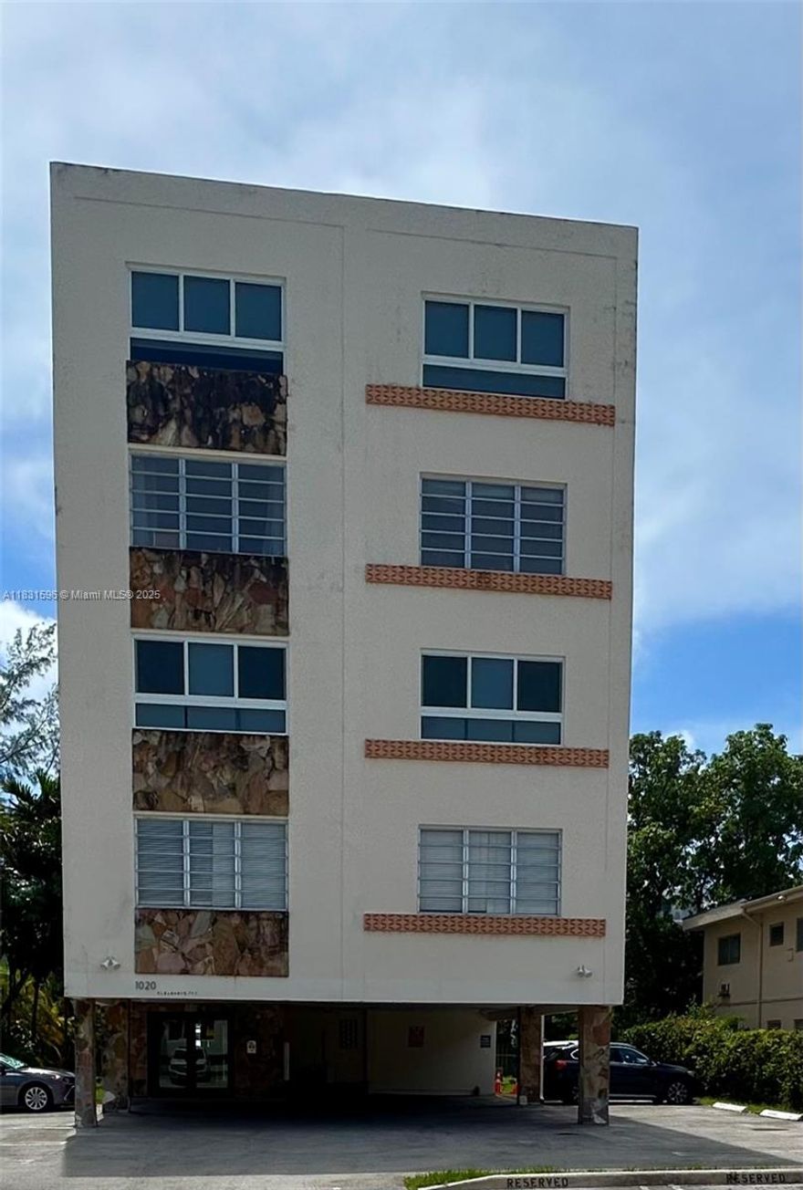 Nice unit!!! Spacious bright, walk in closet, extra storage, pool. Very close to everything, Publix, beach, ball Harbor shop, restaurant and more.