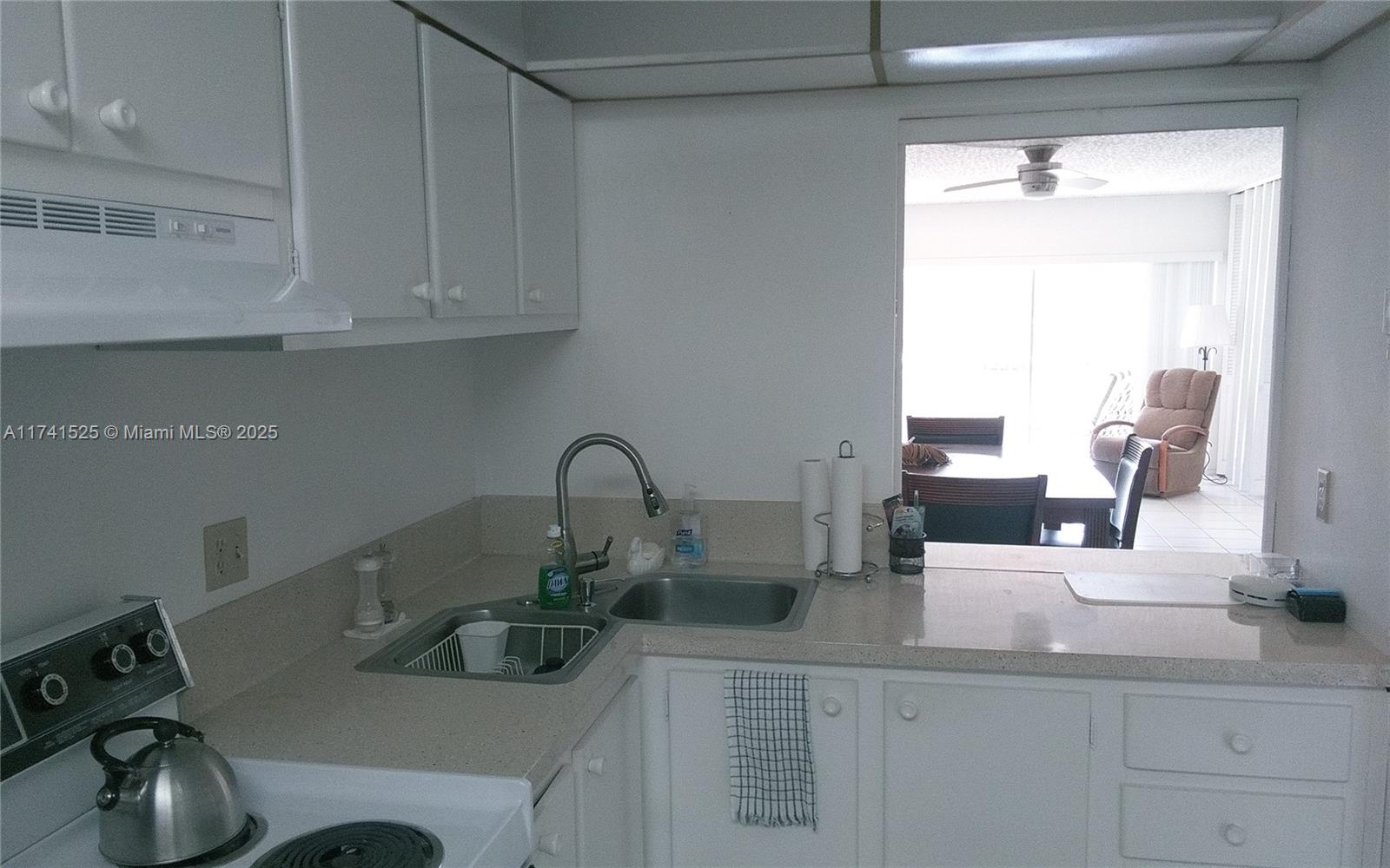ISLE OF PARADISE CO-OP E - Residential
