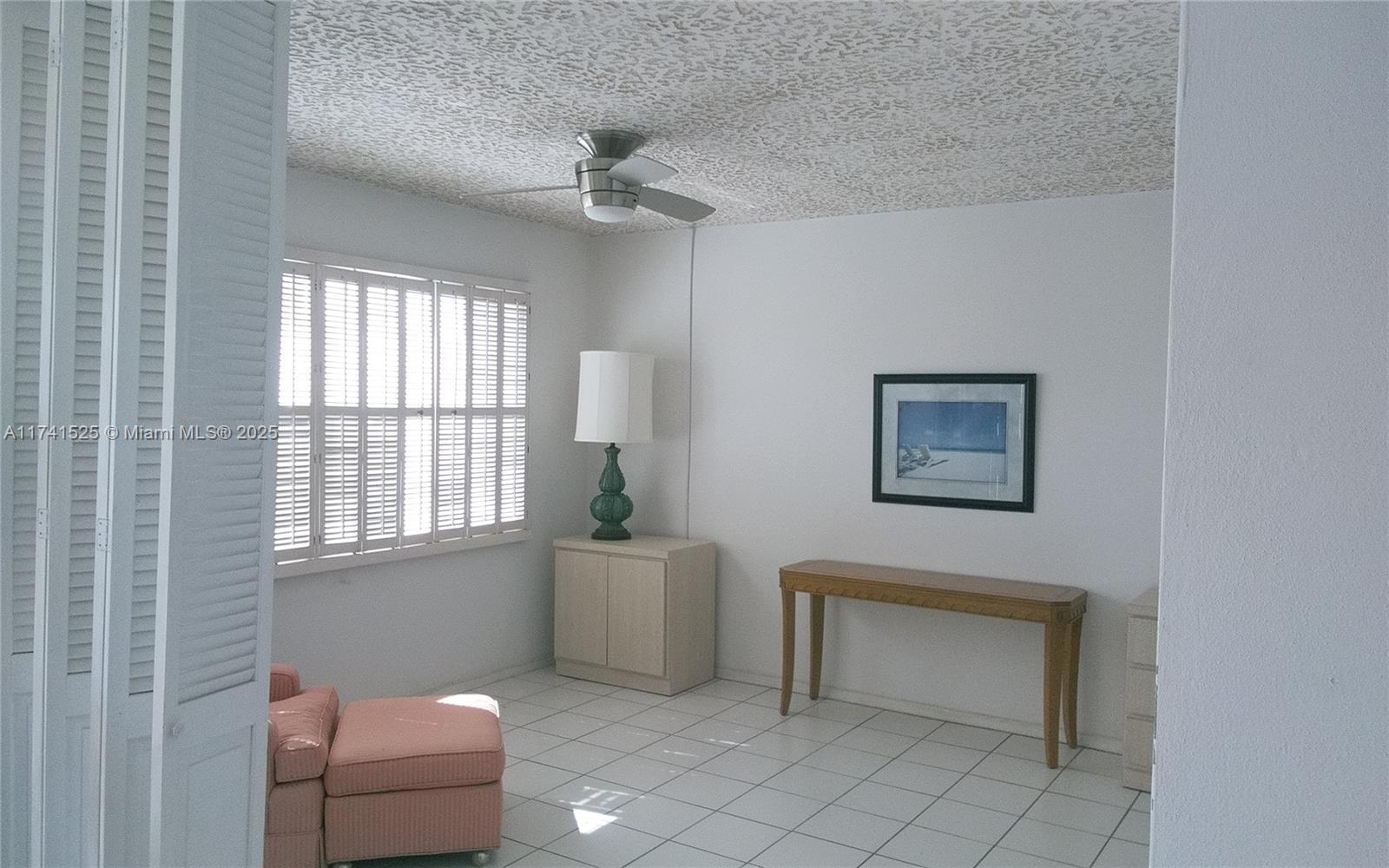 ISLE OF PARADISE CO-OP E - Residential
