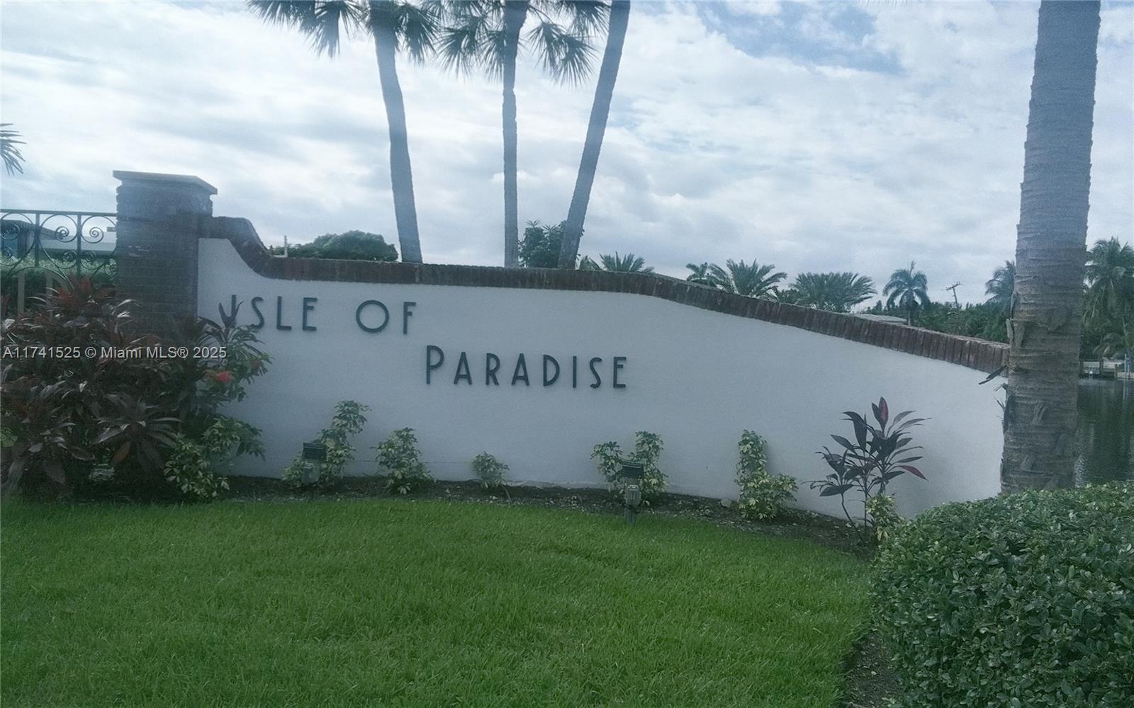 ISLE OF PARADISE CO-OP E - Residential