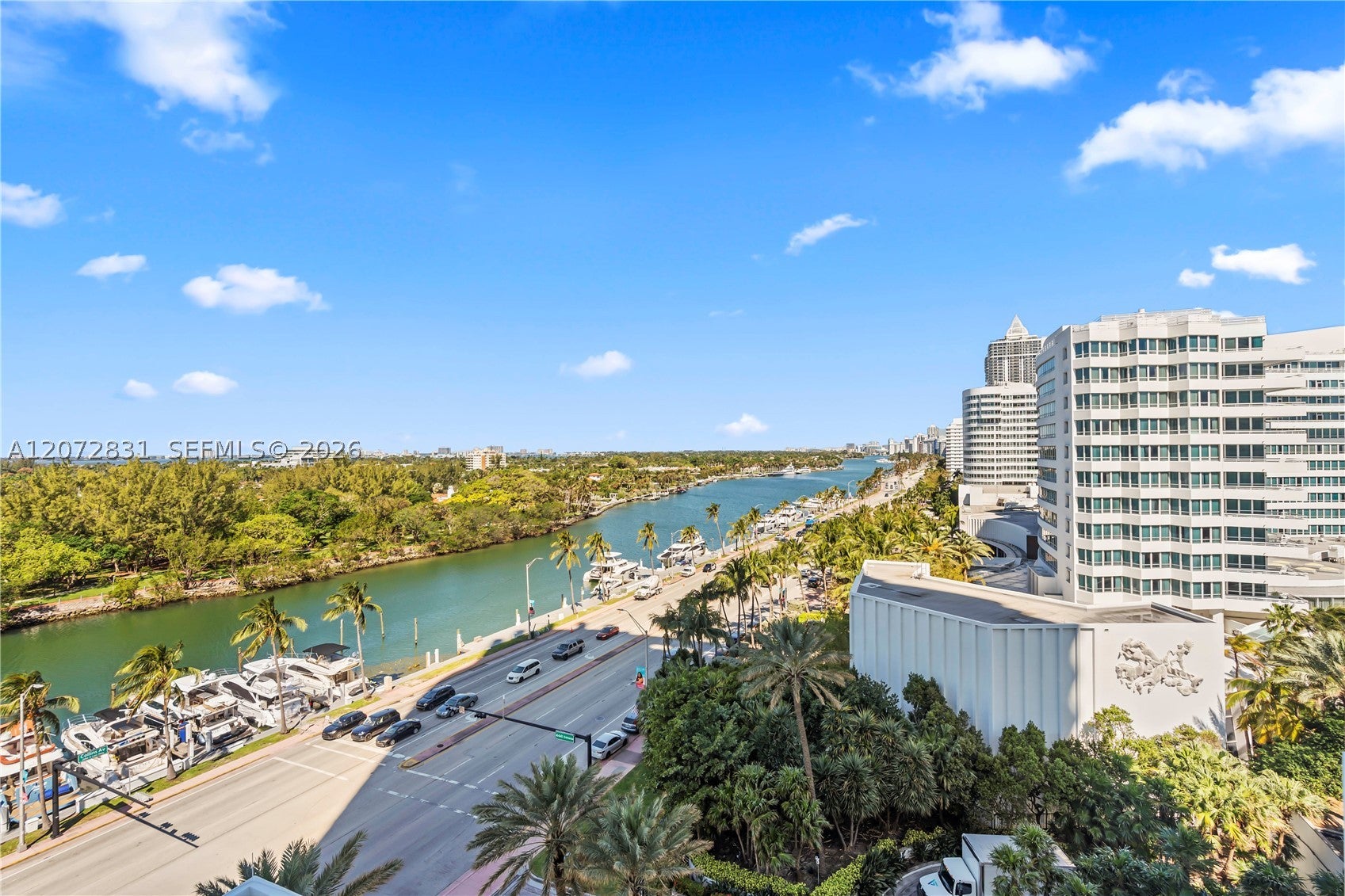 4401 Collins Ave 915