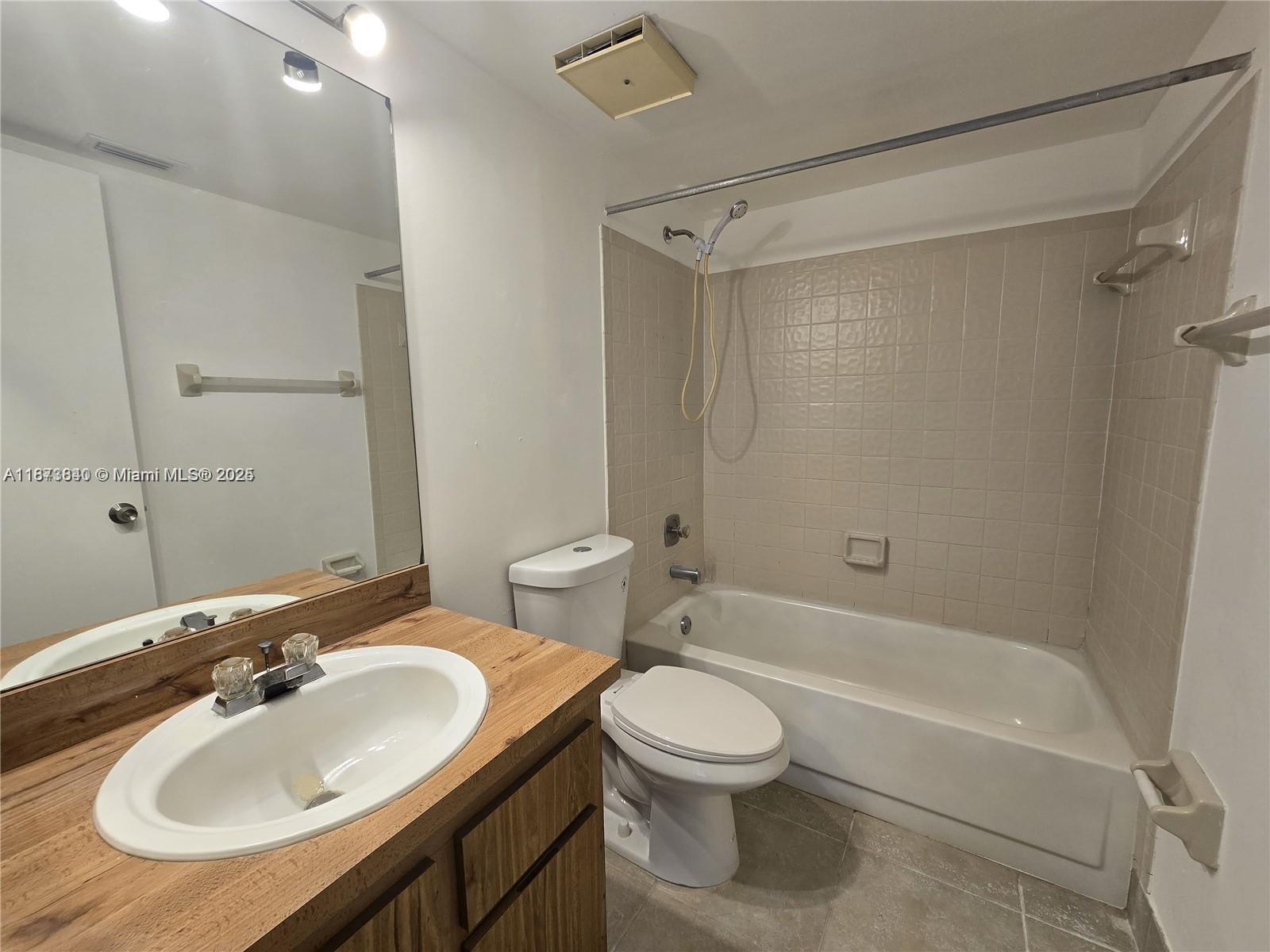 LAKEWOOD VILLAGE - Residential Lease