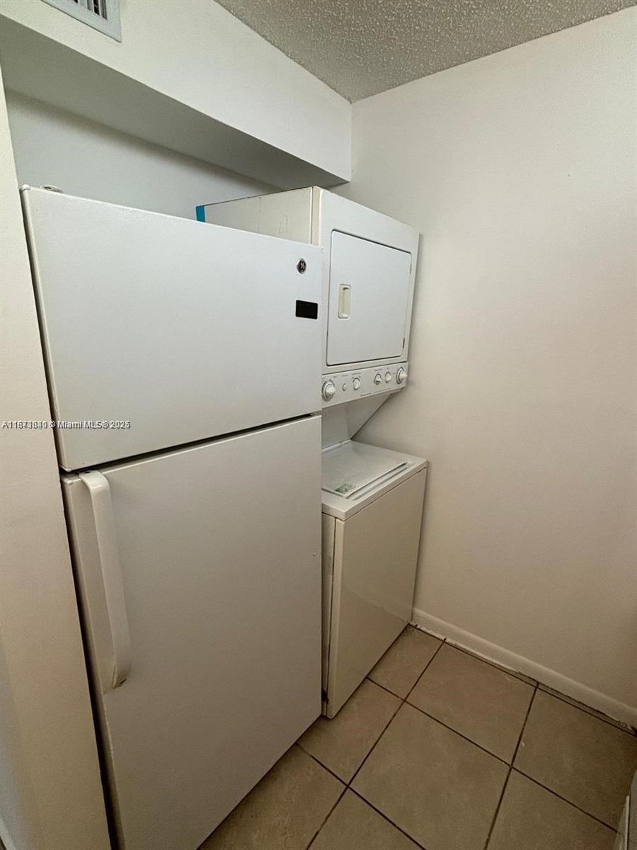 LAKEWOOD VILLAGE - Residential Lease