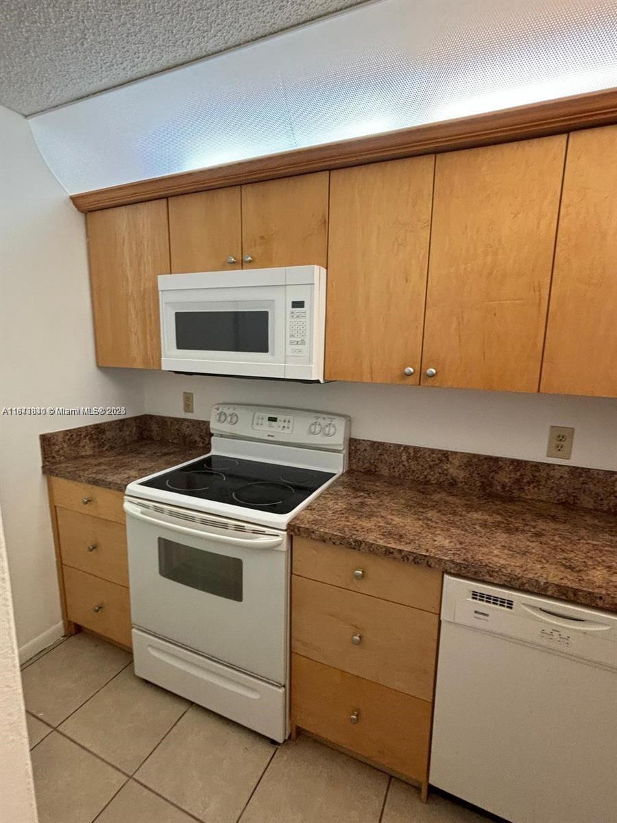 LAKEWOOD VILLAGE - Residential Lease