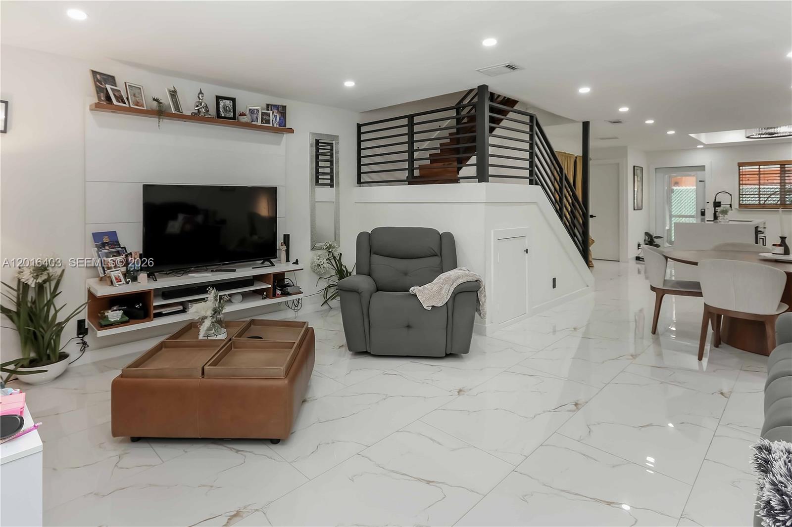 PALM TOWNHOUSE CONDO - Residential