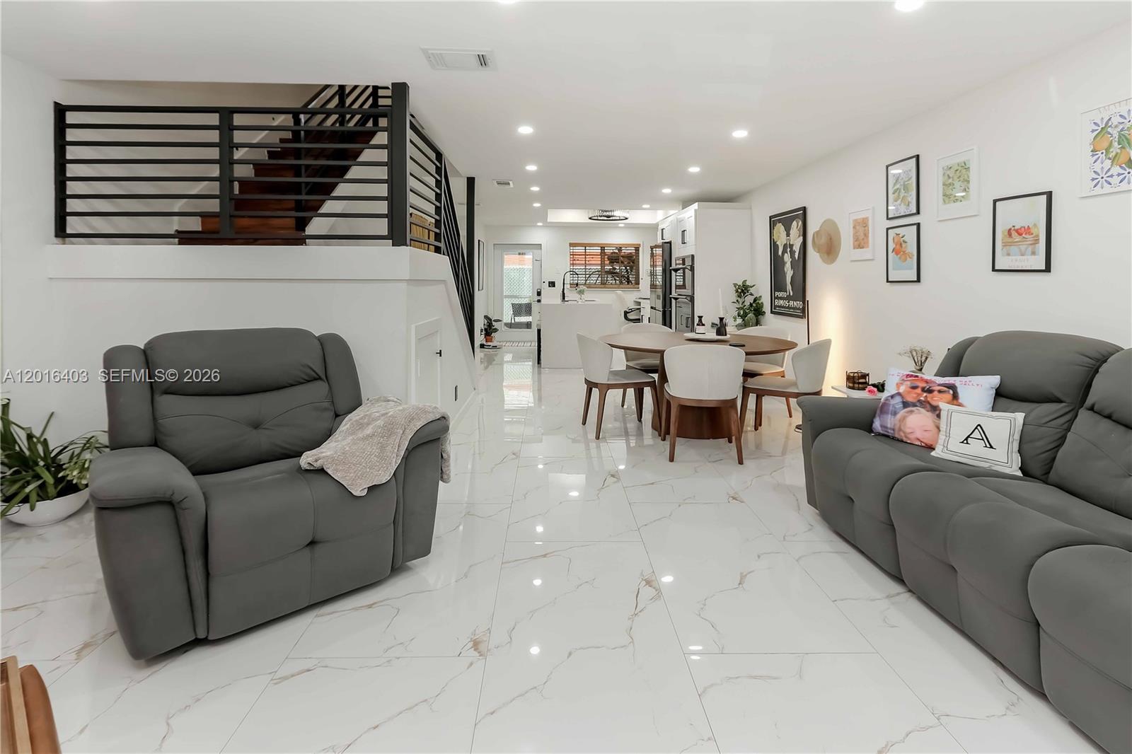 PALM TOWNHOUSE CONDO - Residential