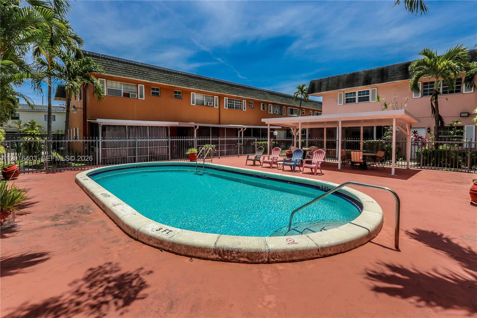 PALM TOWNHOUSE CONDO - Residential