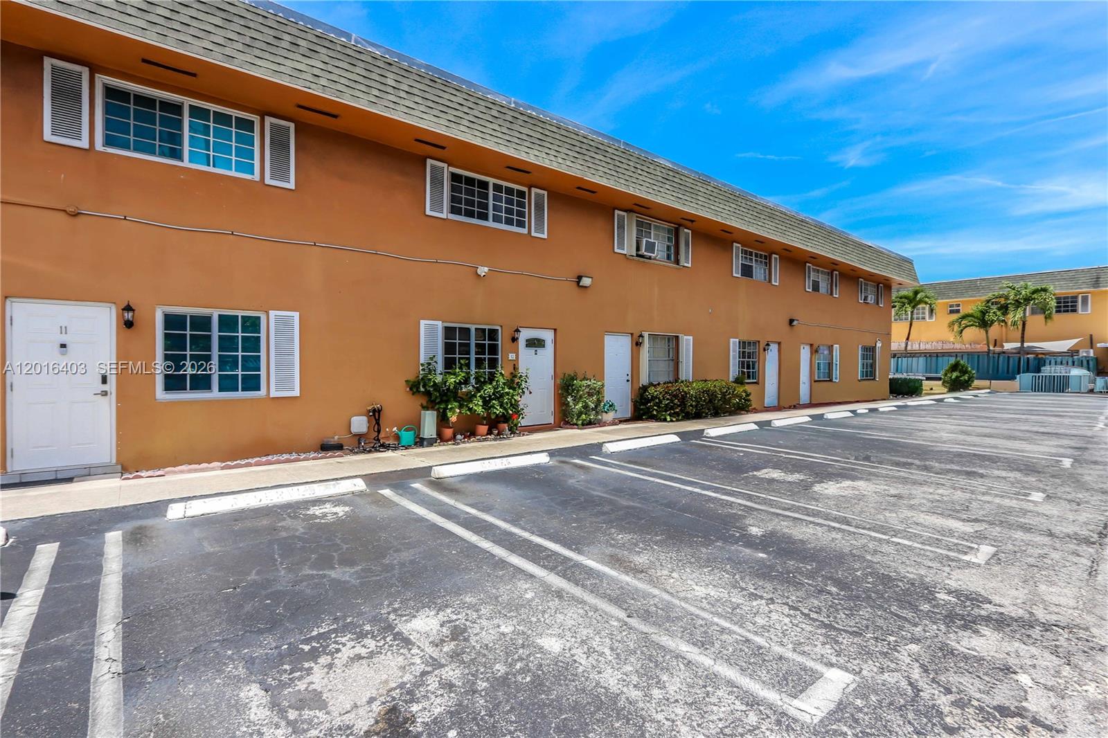 PALM TOWNHOUSE CONDO - Residential