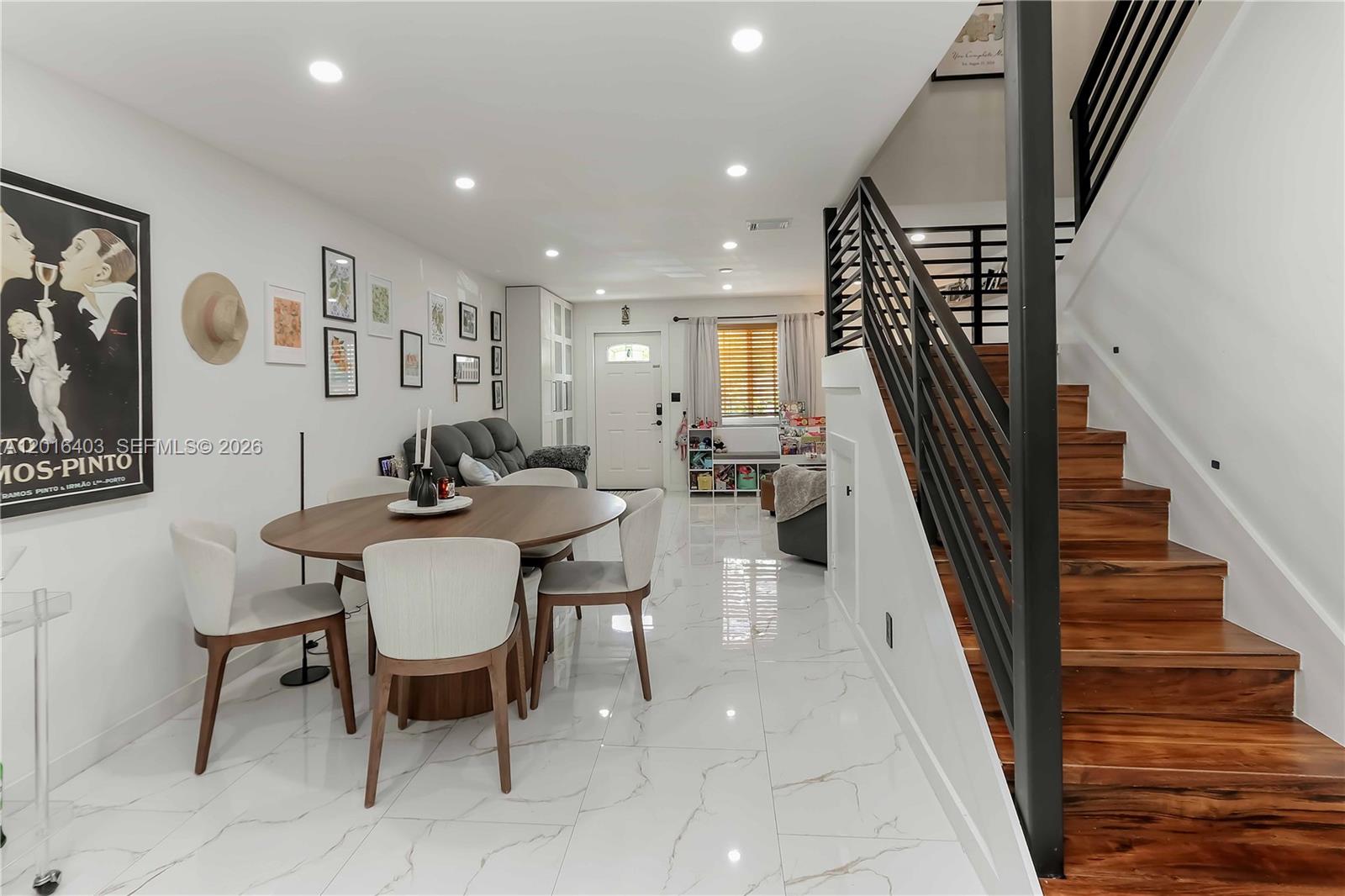PALM TOWNHOUSE CONDO - Residential