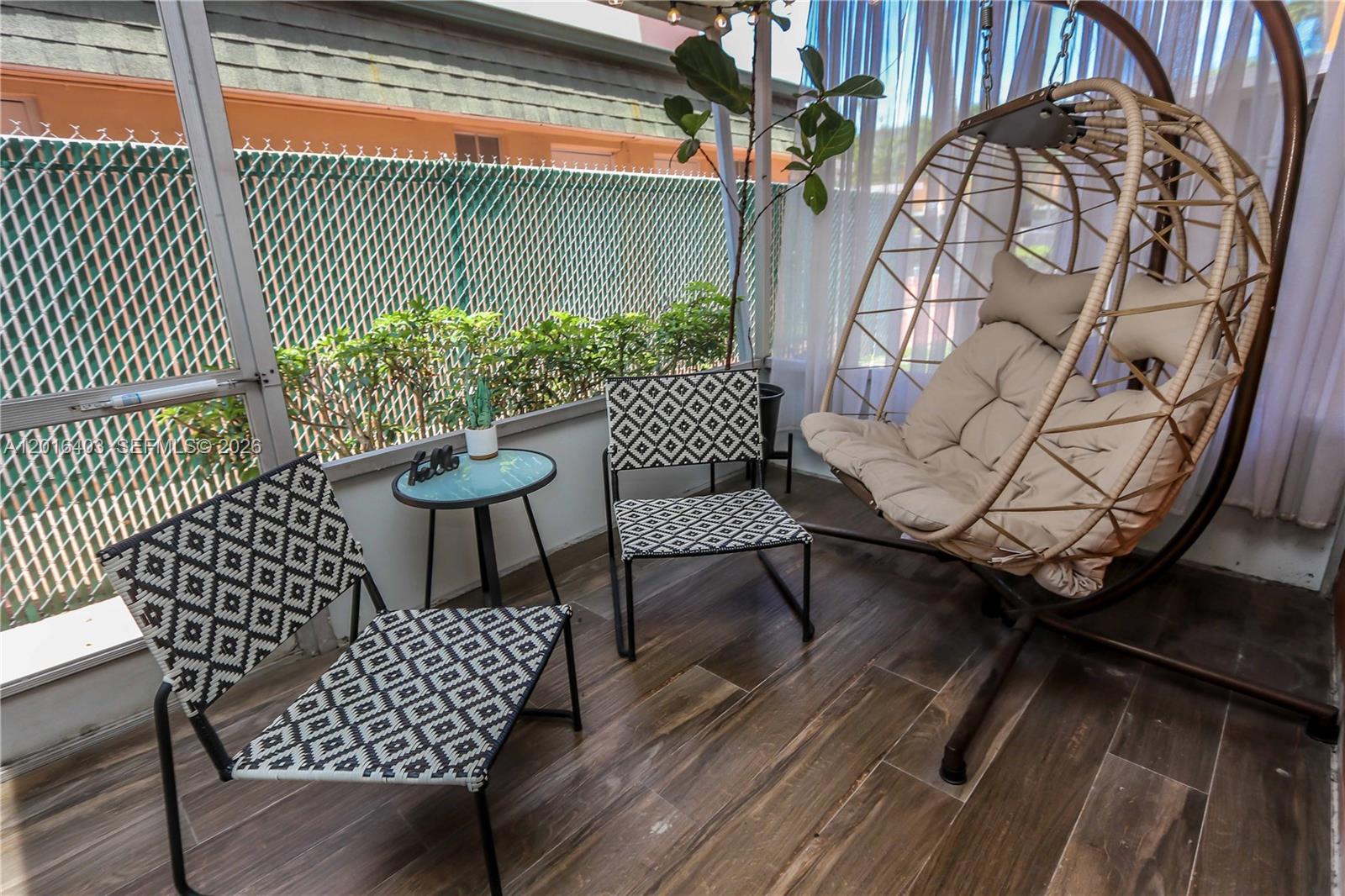 PALM TOWNHOUSE CONDO - Residential