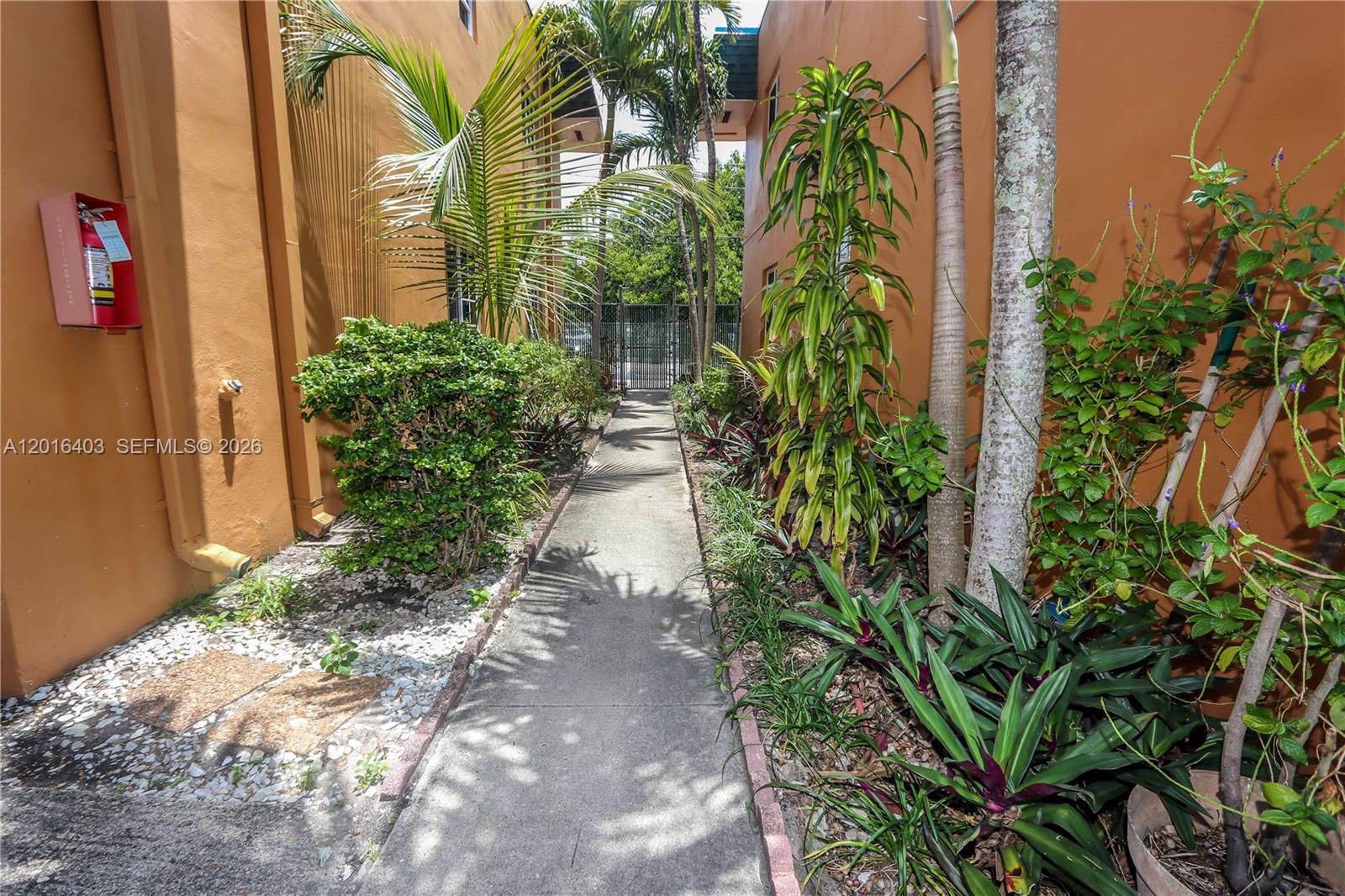 PALM TOWNHOUSE CONDO - Residential