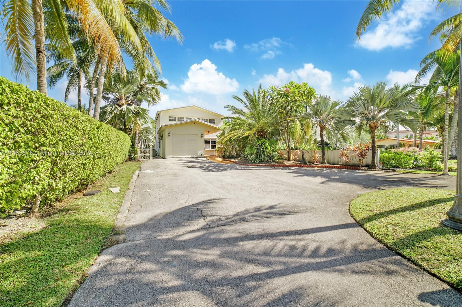 GOLDEN BEACH SEC F - Residential