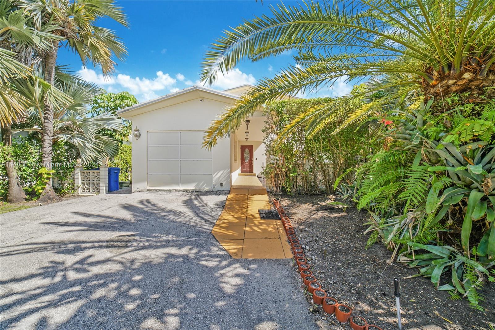 GOLDEN BEACH SEC F - Residential