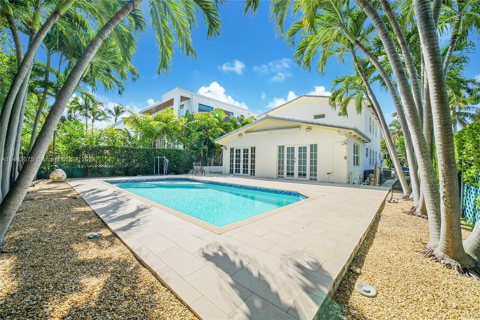 GOLDEN BEACH SEC F - Residential