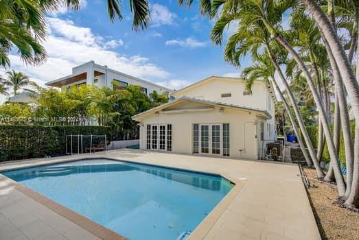 GOLDEN BEACH SEC F - Residential