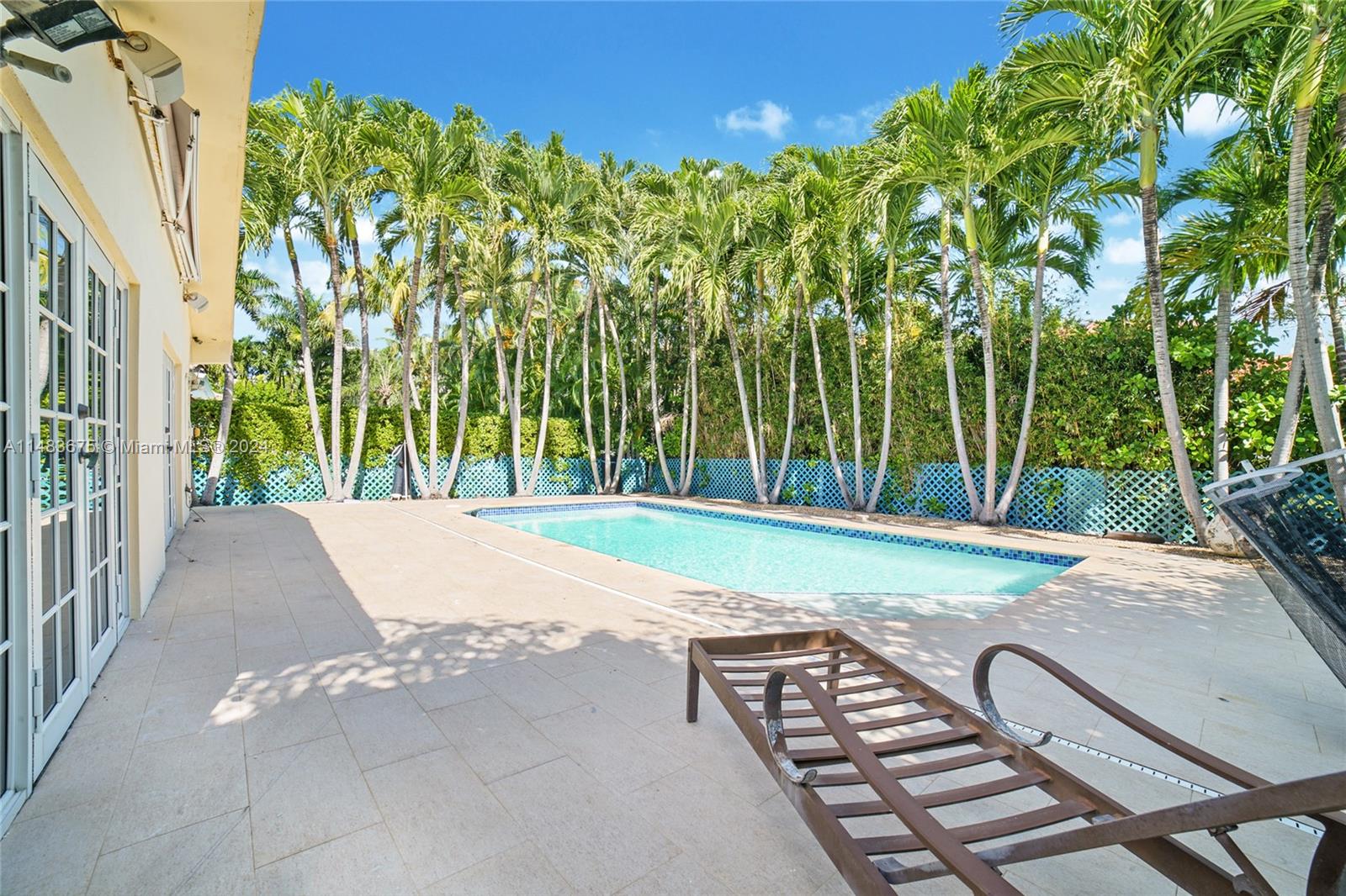 GOLDEN BEACH SEC F - Residential