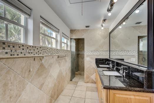 GOLDEN BEACH SEC F - Residential