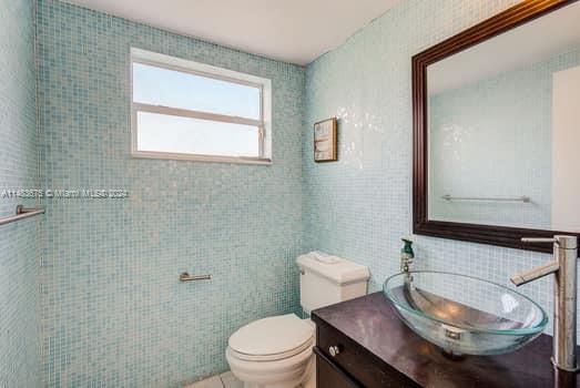 GOLDEN BEACH SEC F - Residential