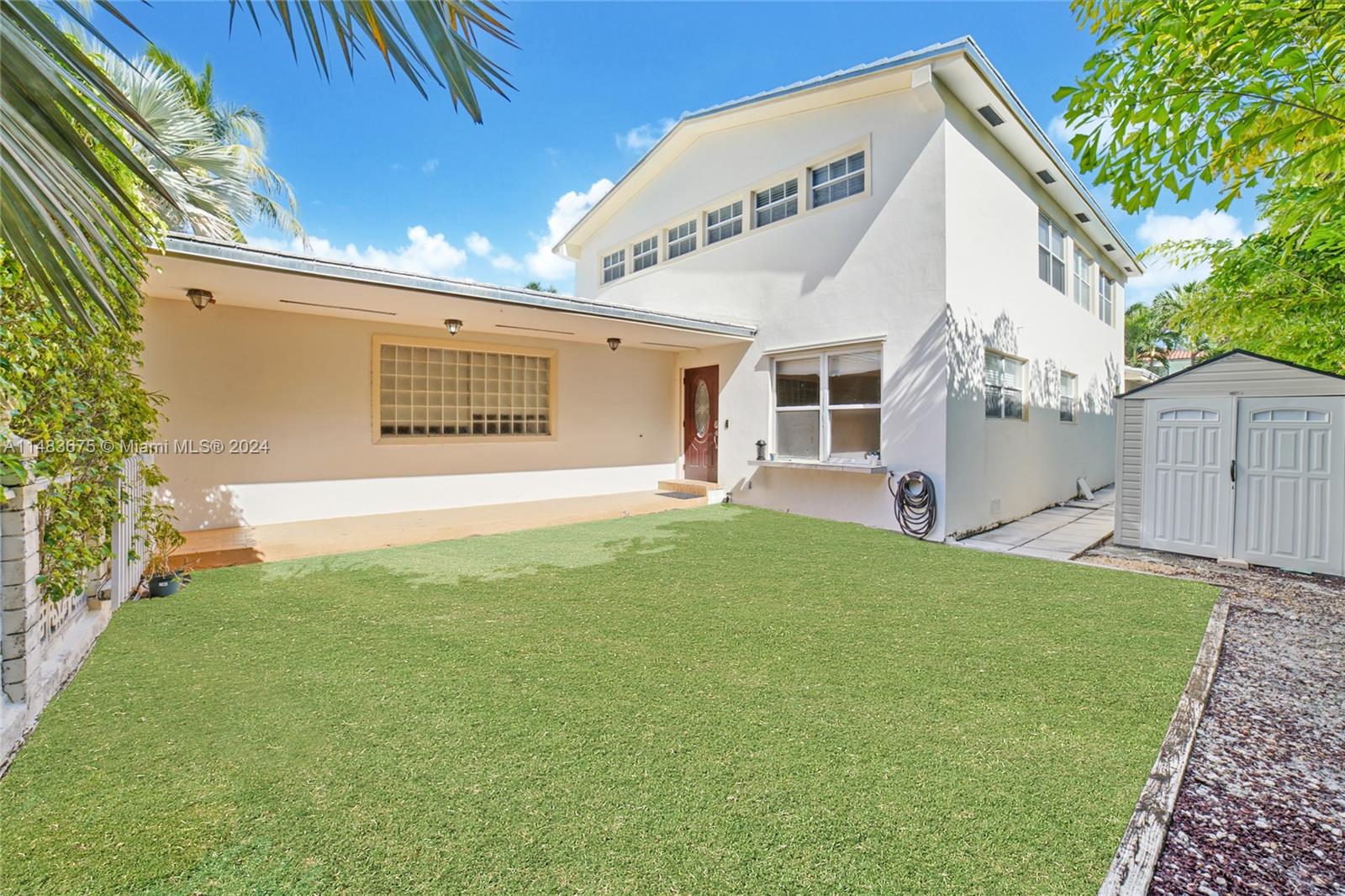 GOLDEN BEACH SEC F - Residential