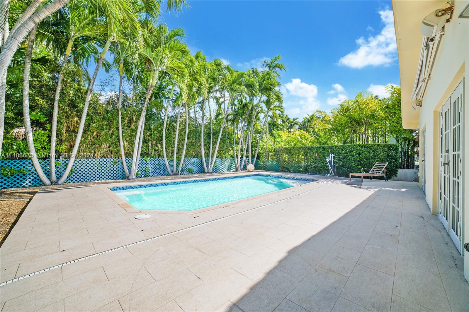 GOLDEN BEACH SEC F - Residential