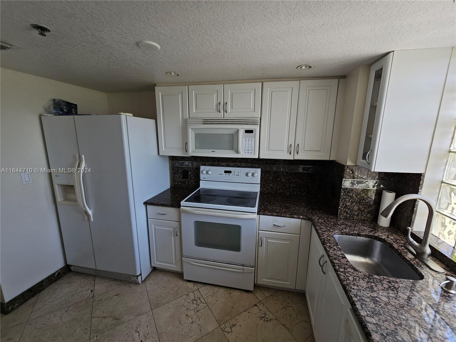 MARBELLA CONDO - Residential