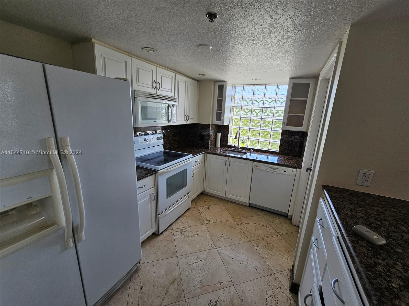 MARBELLA CONDO - Residential