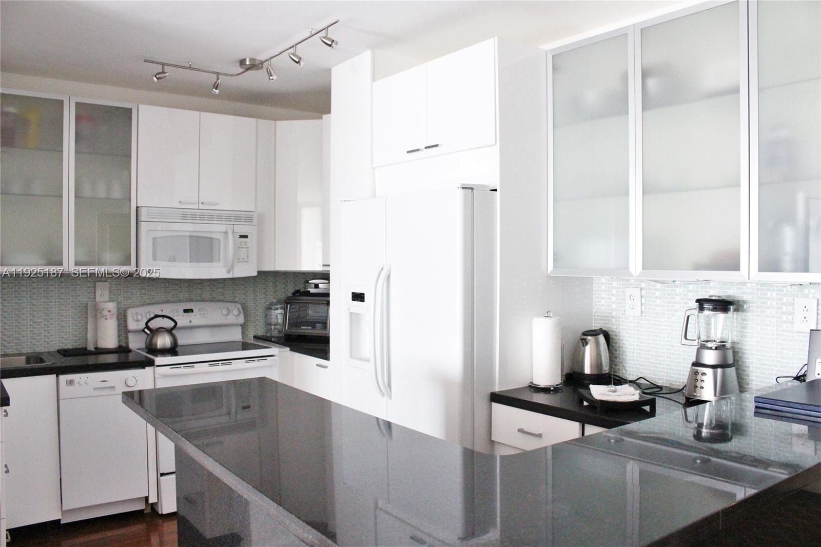 THE HEMISPHERES CONDO - Residential Lease