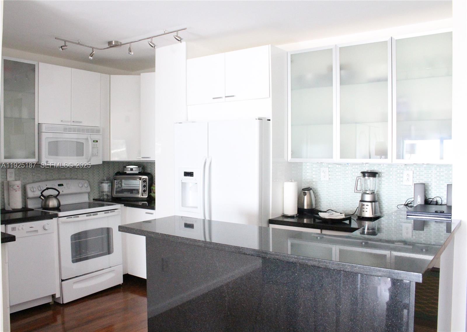 THE HEMISPHERES CONDO - Residential Lease