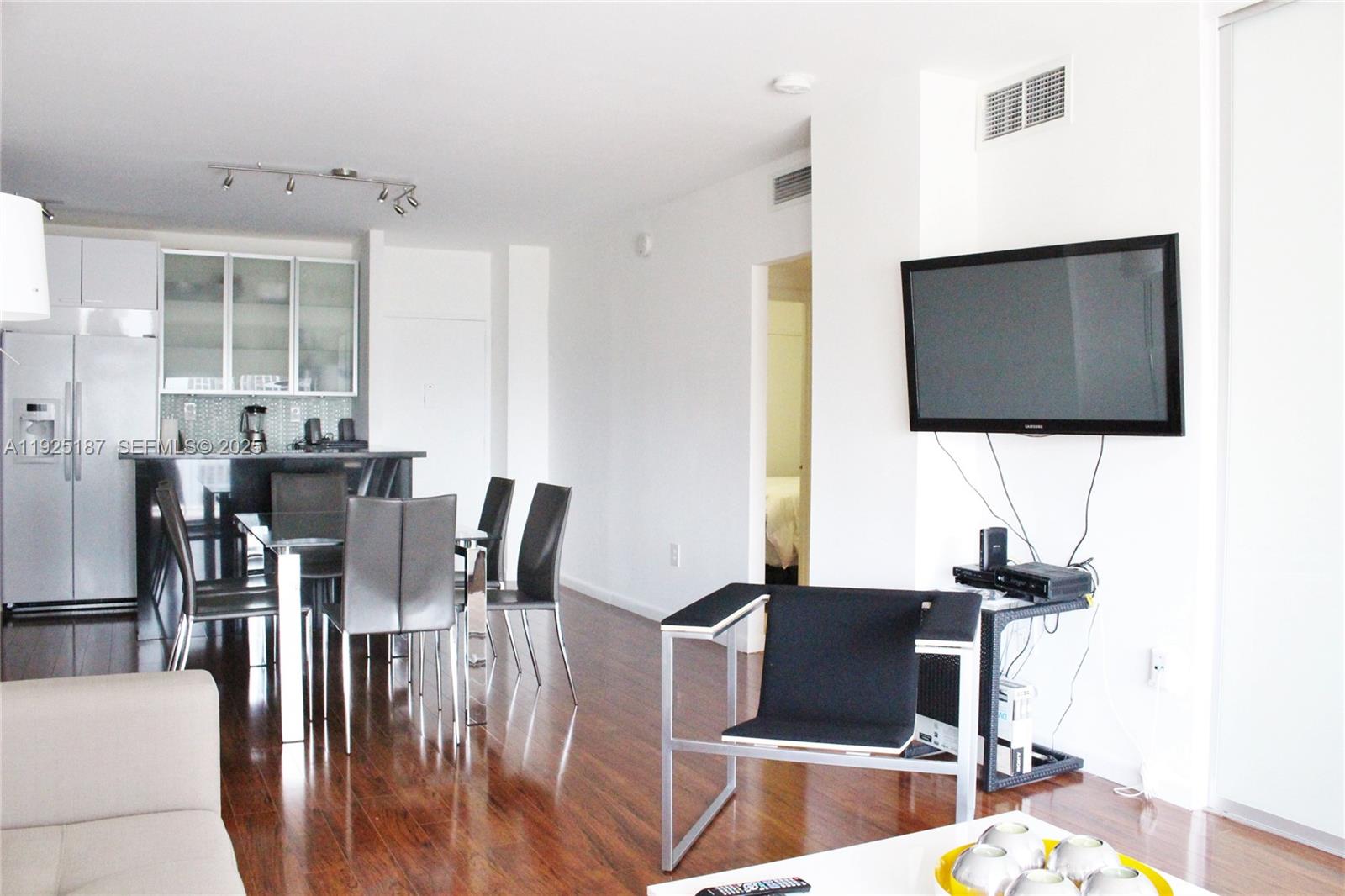 THE HEMISPHERES CONDO - Residential Lease