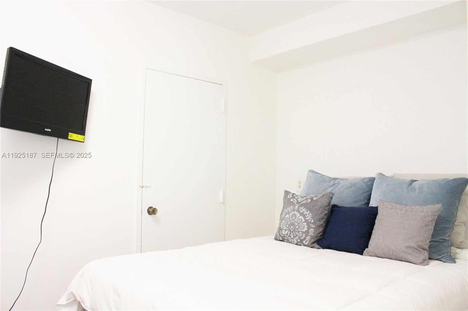 THE HEMISPHERES CONDO - Residential Lease