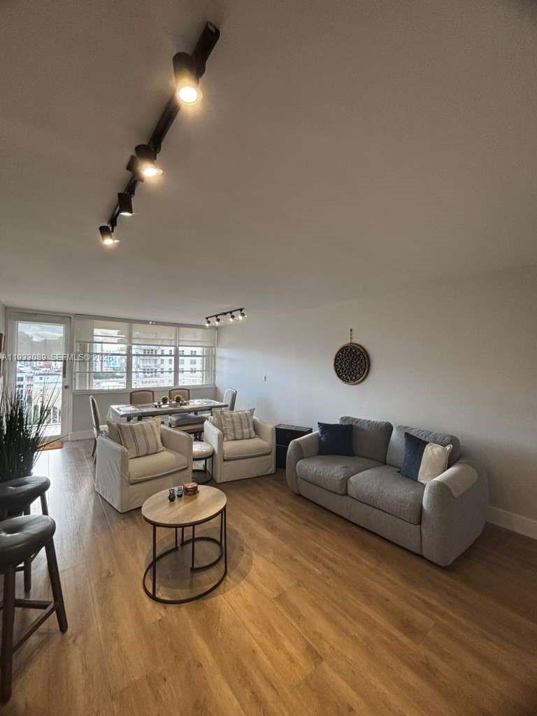 WINSTON TOWERS 200 - Residential