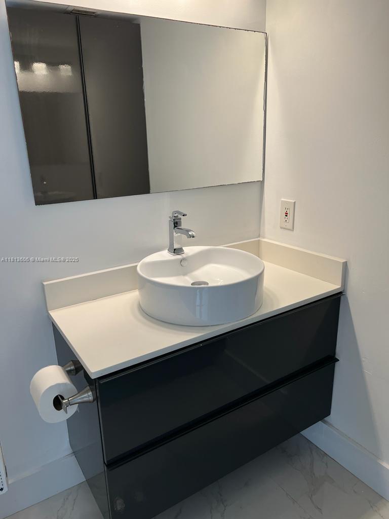 THE GRANDVIEW PALACE COND - Residential Lease