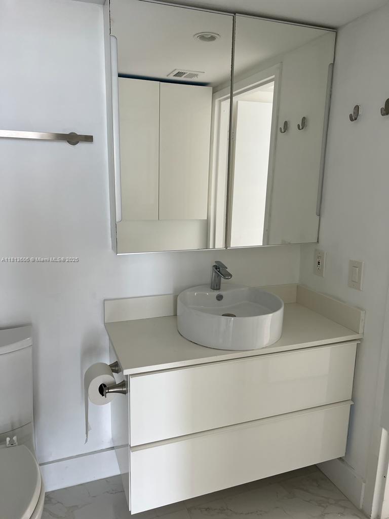 THE GRANDVIEW PALACE COND - Residential Lease