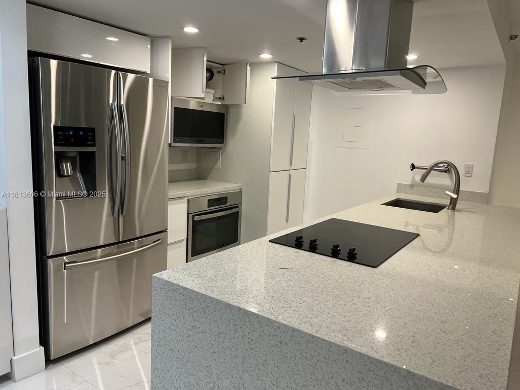 THE GRANDVIEW PALACE COND - Residential Lease