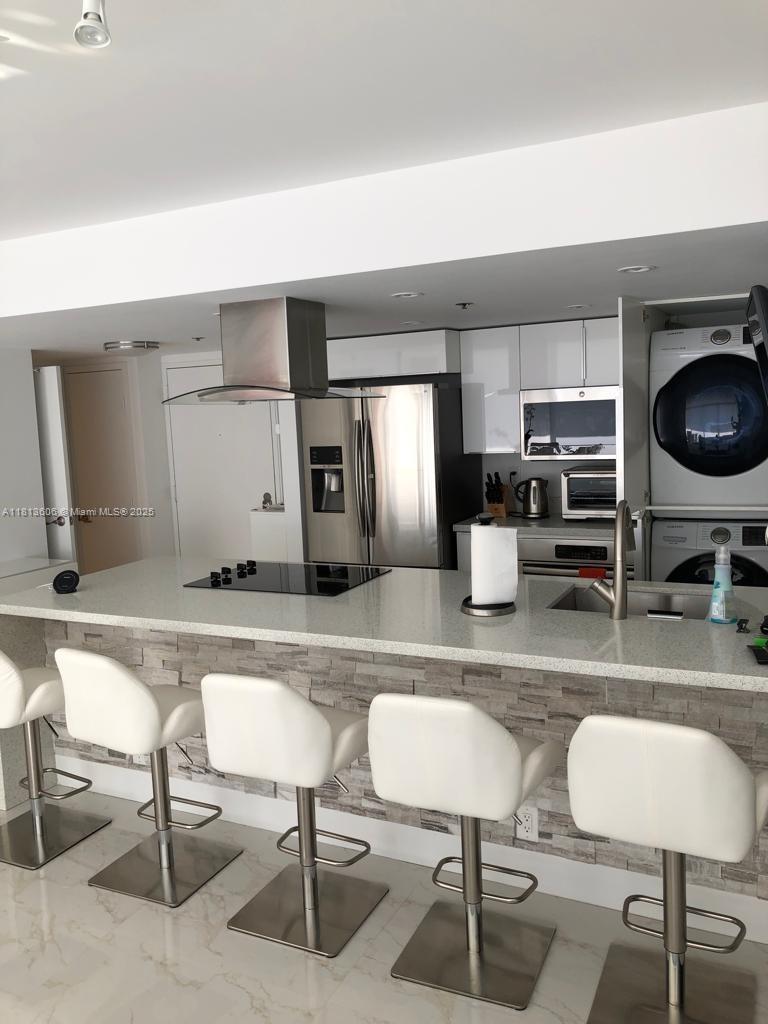 THE GRANDVIEW PALACE COND - Residential Lease