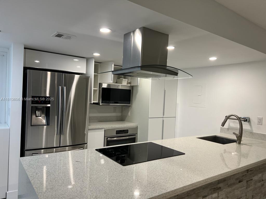 THE GRANDVIEW PALACE COND - Residential Lease