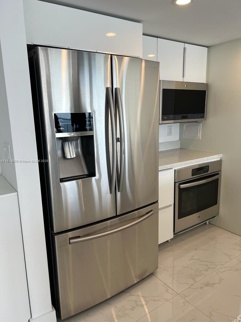 THE GRANDVIEW PALACE COND - Residential Lease