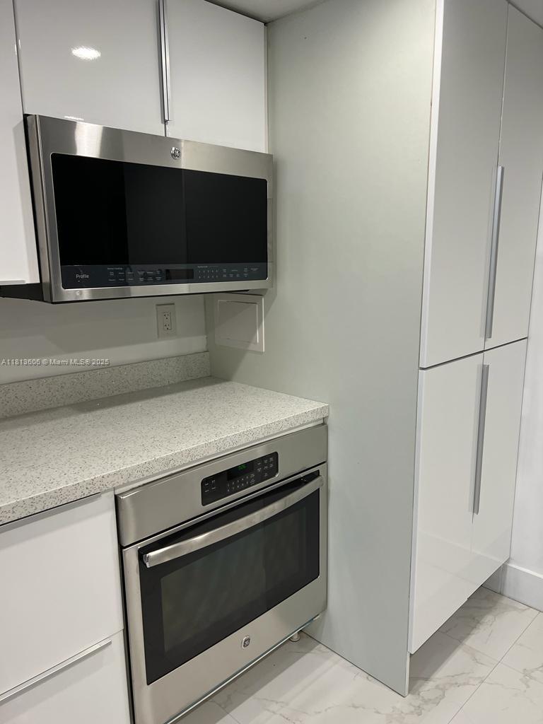 THE GRANDVIEW PALACE COND - Residential Lease